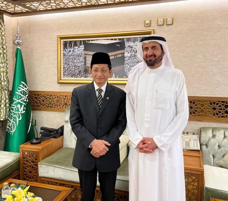 Gambar 1_Menteri Agama RI Nasaruddin Umar bertemu dengan Menteri Haji dan Umrah Arab Saudi Tawfiq F Al Rabiah.