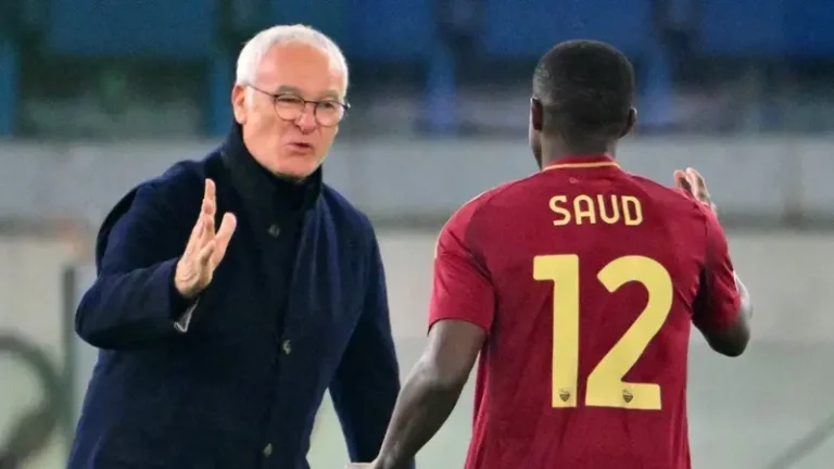 gambar 1 Saud Abdul Hamid merayakan golnya bersama Ranieri