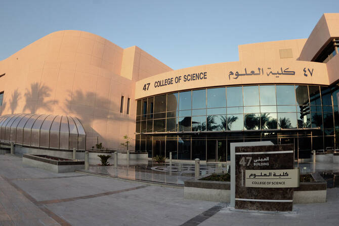 header, Gedung Fakultas Sains di King Faisal University (Sumber Arab News)