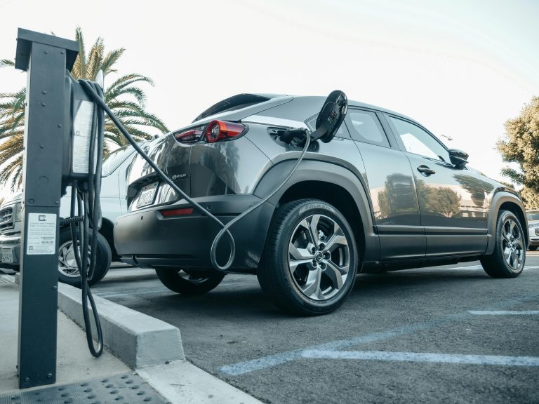 header, Mobil Listrik (Sumber pexels.com)