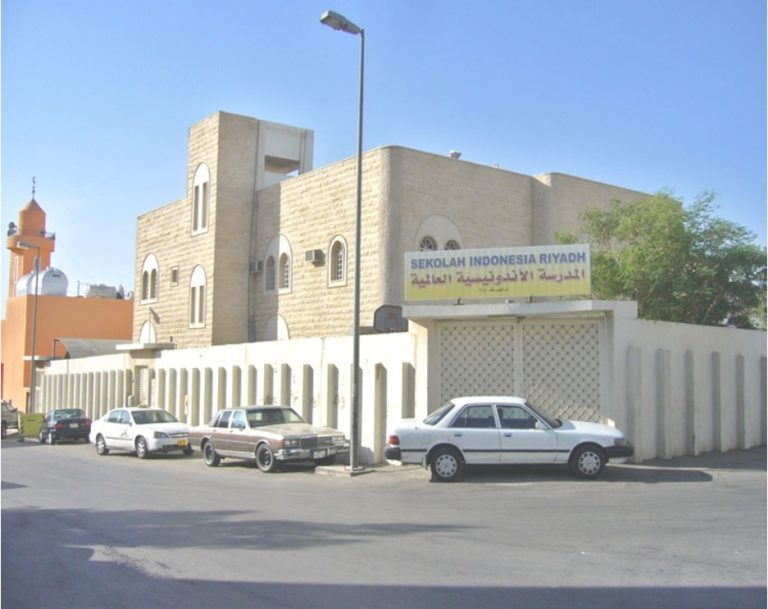 Gambar 1. Sekolah Indonesia Riyadh Tempo Dulu (Sumber siln-riyadh.kemdikbud.go.id)