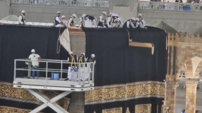 proses-penggantian-kiswah-kabah1