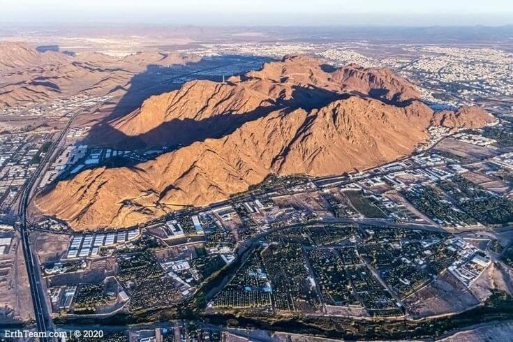 gunung uhud