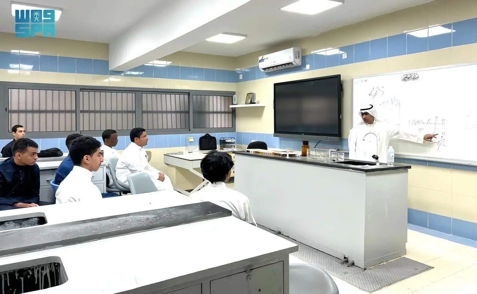 header, Ilustrasi Kegiatan Belajar Mengajar di Arab Saudi (Sumber SPA)