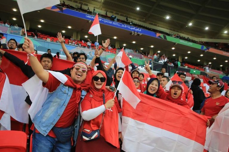 library_upload_21_2024_01_996x664_suporter-timnas-indo_fc2ed74