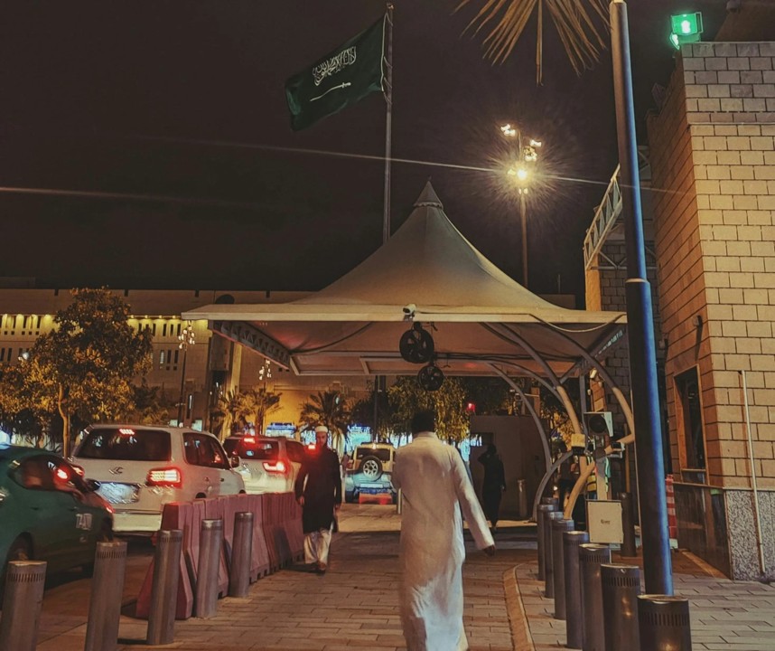 header, Suasana Malam Hari di Arab Saudi (Sumber listmag.com)
