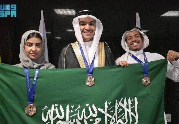 header, Prestasi Pelajar Saudi dalam Olimpiade Kimia di Moskow (Sumber Arab News)