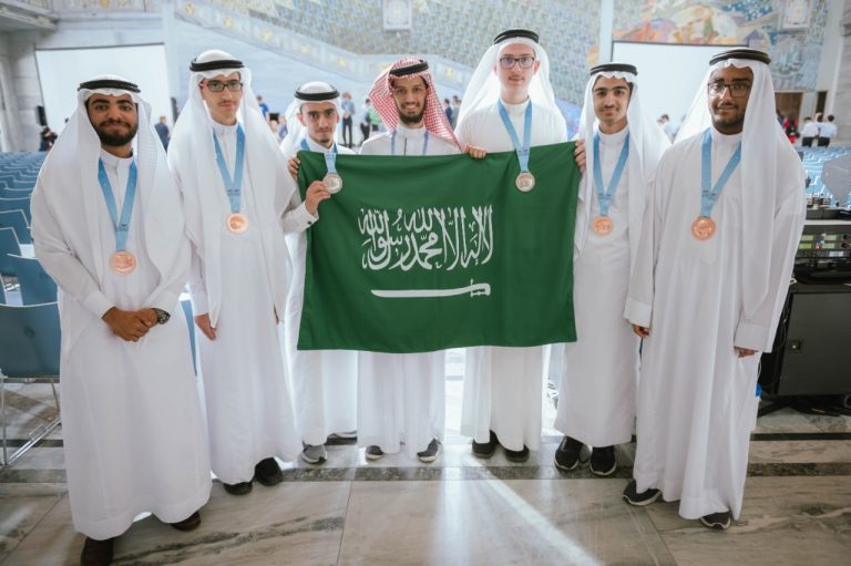 header, Siswa-siswa Saudi Berprestasi (Sumber Kangaroo KSA)