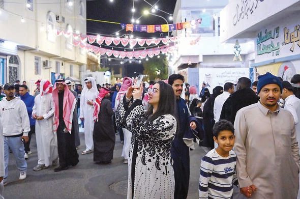 header, Suasana Keramaian di Tengah Masyarakat Arab Saudi (Sumber Arab News)