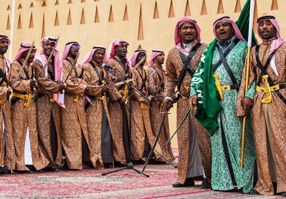 sword_dancing_in_saudi_card_1