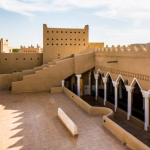Gambar 1. Arsitektur Masjid Najdi, Salah Satu Kekayaan Arsitektur Masjid di Arab Saudi (Sumber saudicultures.com)