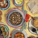 header, Hidangan Daging beserta Pelengkapnya (Sumber Arab News)