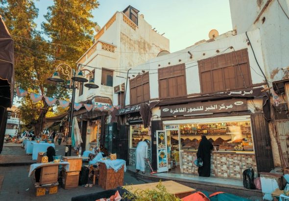 header, Ilustrasi Pasar Tradisional di Arab Saudi (Sumber sothebysrealty.sa)