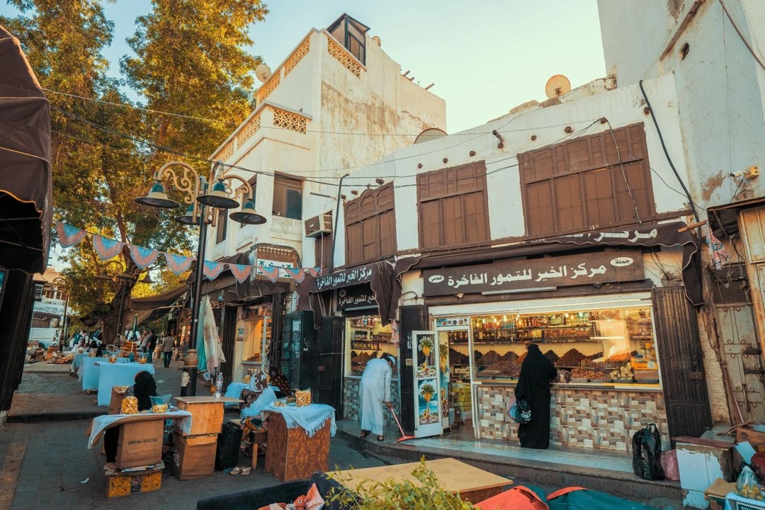 header, Ilustrasi Pasar Tradisional di Arab Saudi (Sumber sothebysrealty.sa)