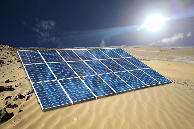 Para peneliti di KAUST telah mengembangkan lapisan yang memungkinkan panel surya (Sumber KAUST)