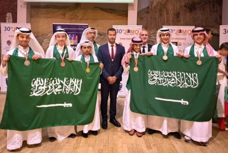header, Kontingen Pelajar Saudi Meraih 6 Medali dalam Olimpiade Matematika Junior Balkan 2026 (Sumber Riyadh Daily)