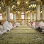 header, Suasana Halaqah Quran di Masjid Nabawi (Sumber theislamicinformation.com)