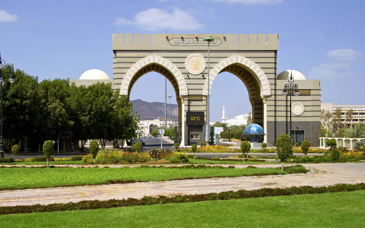 header, Gerbang Universitas Islam Madinah (Sumber Saudipedia)