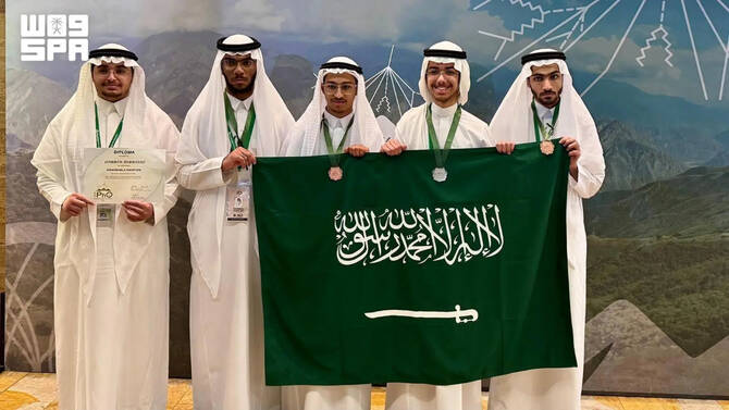 header, Pelajar Saudi Berprestasi dalam Olimpiade FIsika 2027 (Sumber Arab News)