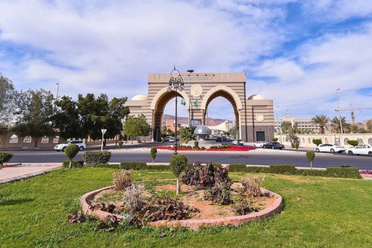 header, Gerbang Universitas Islam Madinah (Sumber Saudipedia)