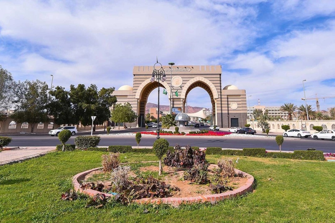 header, Gerbang Universitas Islam Madinah (Sumber Saudipedia)