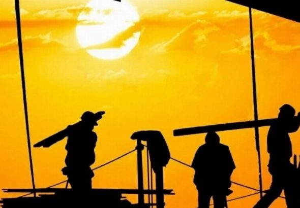header, Ilustrasi Bekerja di Bawah SInar Matahari (Sumber Saudi Gazette)