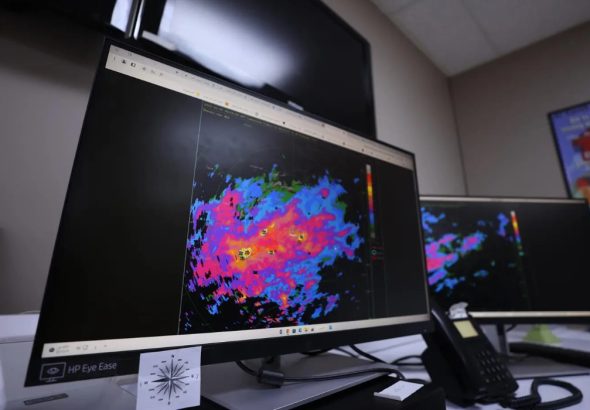 header, Ilustrasi Ruang Kontrol Pusat Meteorologi (Sumber Arab News)