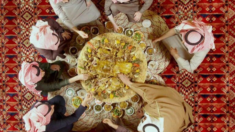 header, Jamuan Makan sebagai Bentuk Kemurahan Hati (Dihasilkan dari Chatgpt)